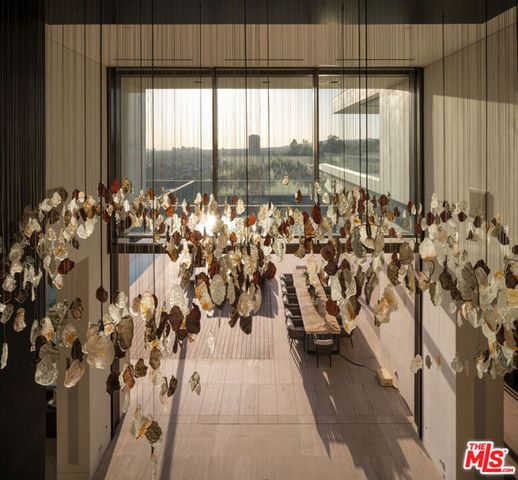 1305 Collingwood Place, Los Angeles, CA 90069