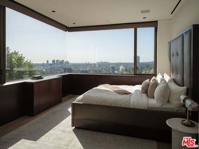 1305 Collingwood Place, Los Angeles, CA 90069