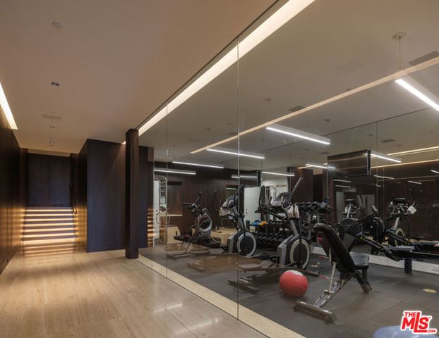 1305 Collingwood Place, Los Angeles, CA 90069