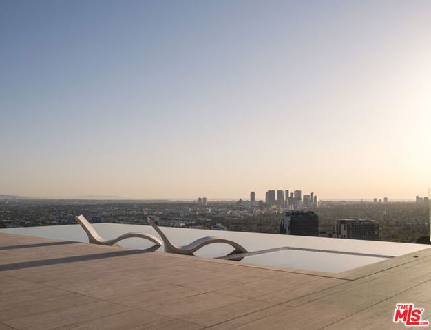 1305 Collingwood Place, Los Angeles, CA 90069