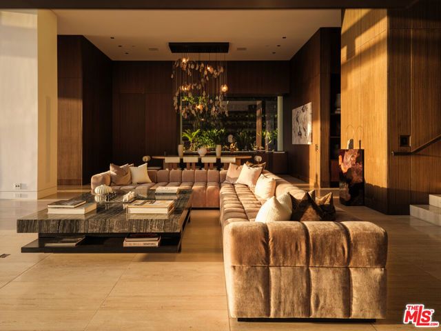 1305 Collingwood Place, Los Angeles, CA 90069