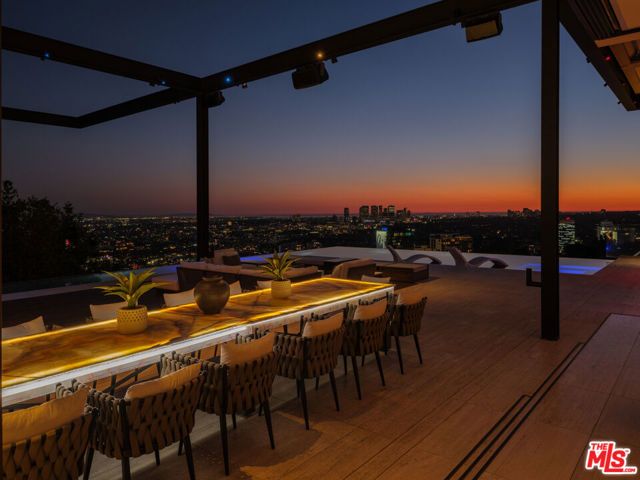 1305 Collingwood Place, Los Angeles, CA 90069