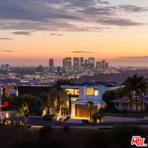 1305 Collingwood Place, Los Angeles, CA 90069