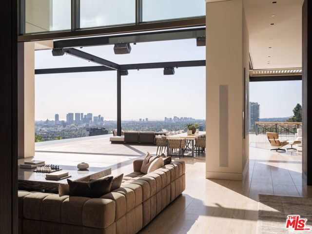 1305 Collingwood Place, Los Angeles, CA 90069