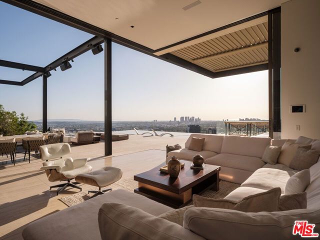 1305 Collingwood Place, Los Angeles, CA 90069