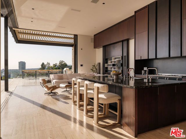 1305 Collingwood Place, Los Angeles, CA 90069