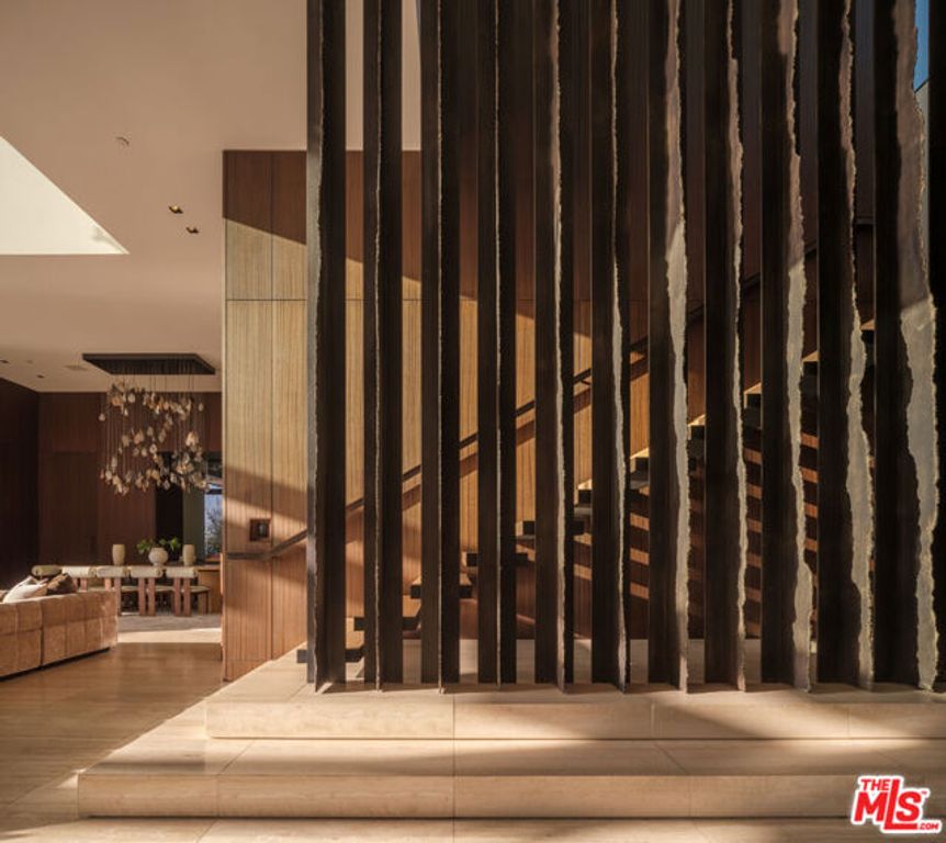 1305 Collingwood Place, Los Angeles, CA 90069