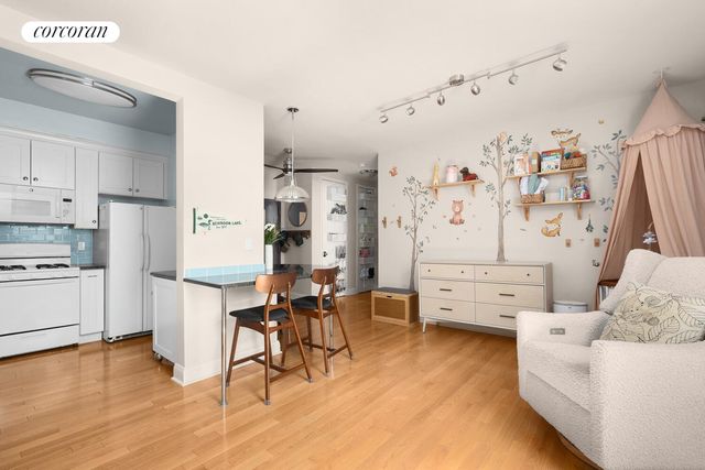 352 W 117th St Apt 2B, New York City, NY 10026