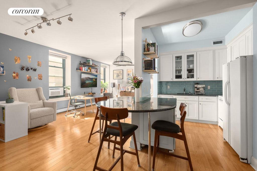 352 W 117th St Apt 2B, New York City, NY 10026