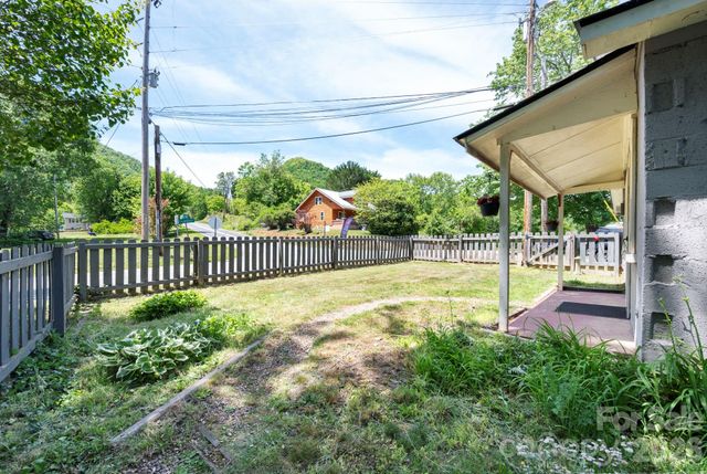 2802 Beaverdam Road, Canton, NC 28716