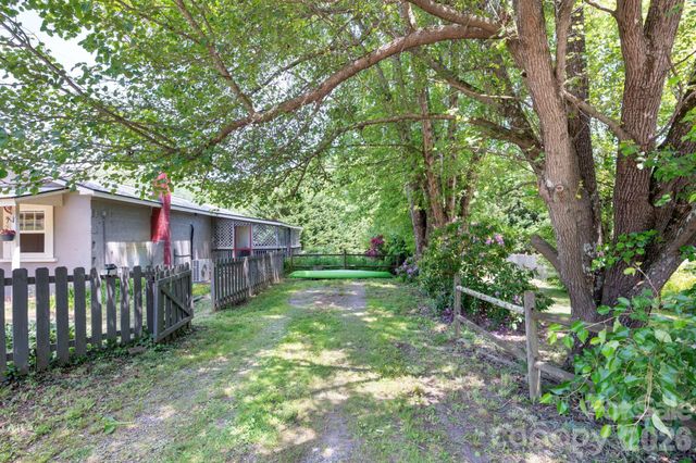 2802 Beaverdam Road, Canton, NC 28716