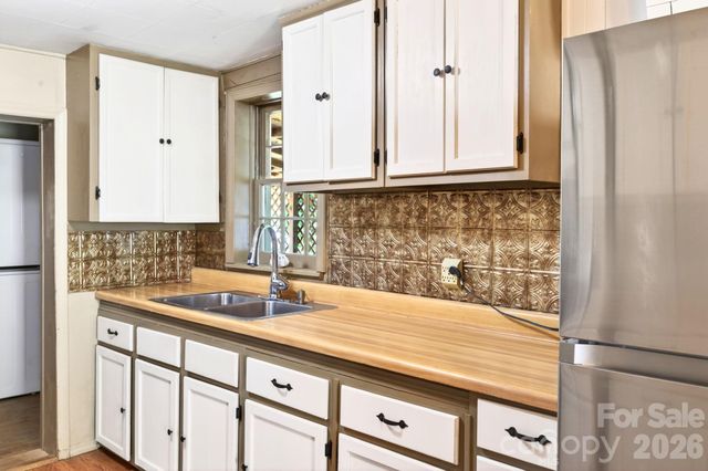 2802 Beaverdam Road, Canton, NC 28716