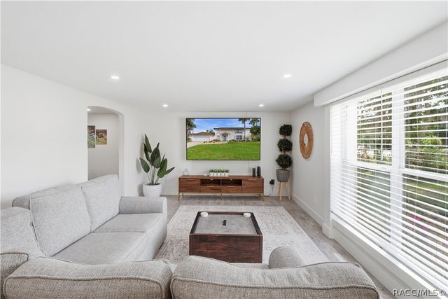 9235 W Harbor Isle Court, Crystal River, FL 34429