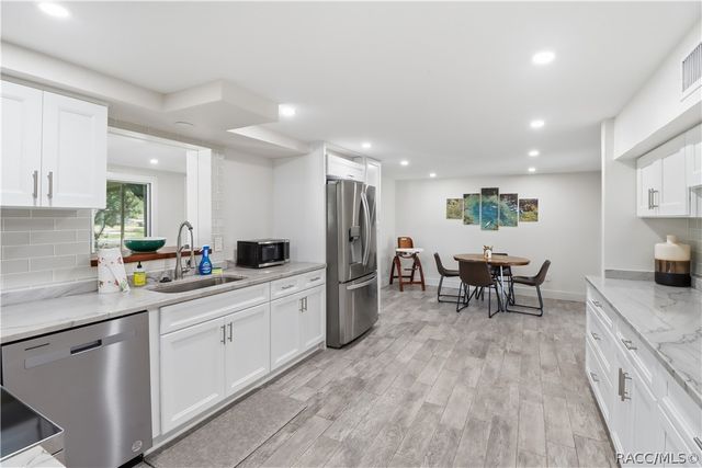 9235 W Harbor Isle Court, Crystal River, FL 34429