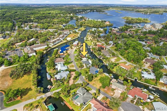9235 W Harbor Isle Court, Crystal River, FL 34429