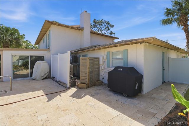 9235 W Harbor Isle Court, Crystal River, FL 34429
