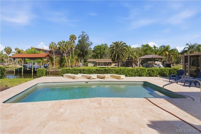 9235 W Harbor Isle Court, Crystal River, FL 34429
