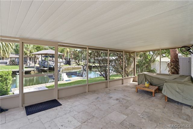 9235 W Harbor Isle Court, Crystal River, FL 34429