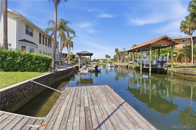 9235 W Harbor Isle Court, Crystal River, FL 34429