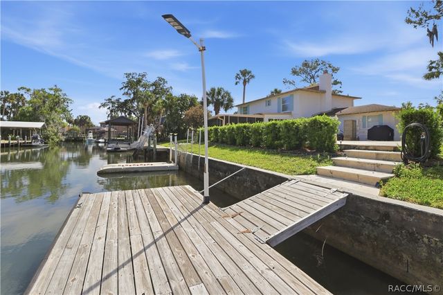 9235 W Harbor Isle Court, Crystal River, FL 34429