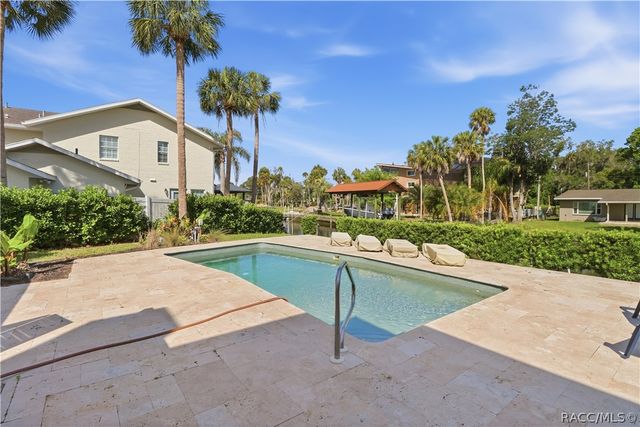 9235 W Harbor Isle Court, Crystal River, FL 34429