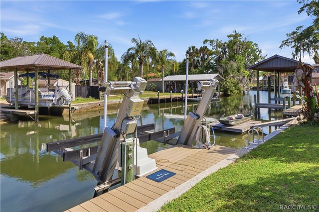 9235 W Harbor Isle Court, Crystal River, FL 34429