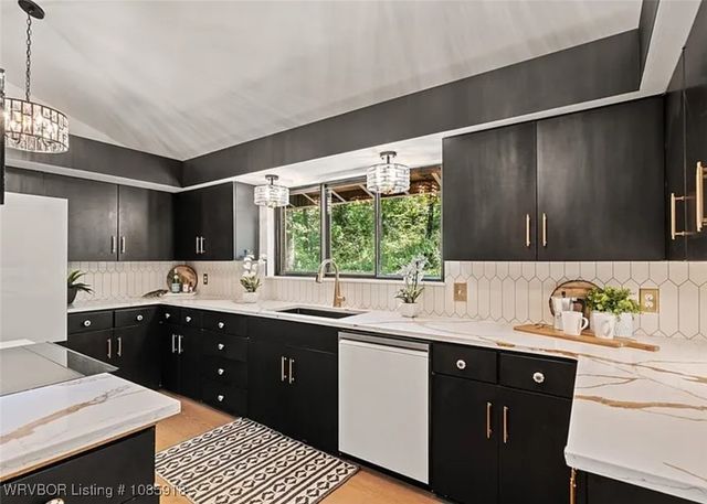 12 Carthage Circle, Fort Smith, AR 72901