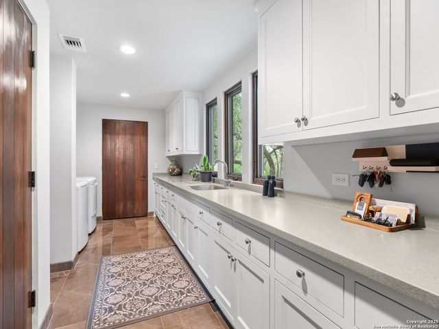 2835 Palomino Springs, Bandera, TX 78003