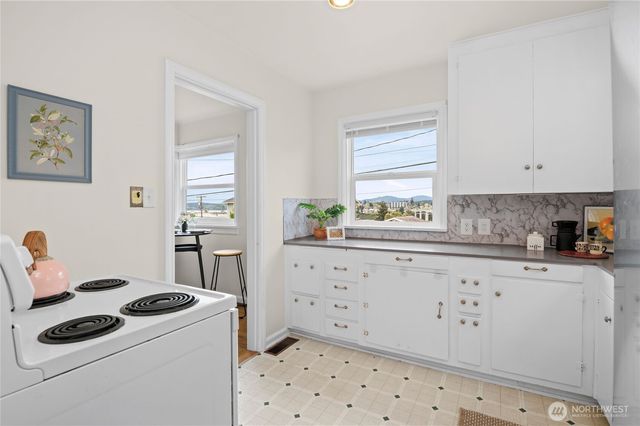 1110 Hayward Avenue, Bremerton, WA 98310