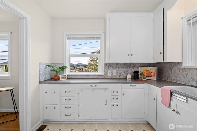 1110 Hayward Avenue, Bremerton, WA 98310