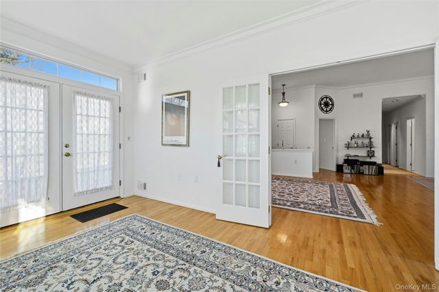 10 Sagaponack Court 10, Ridge, NY 11961