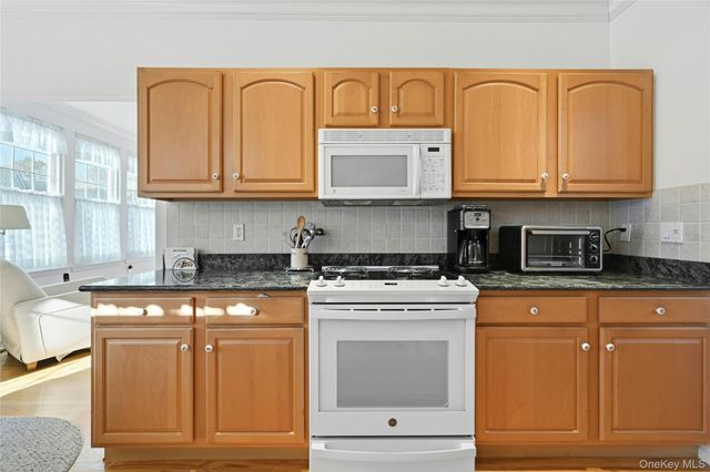 10 Sagaponack Court 10, Ridge, NY 11961