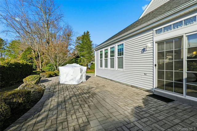 10 Sagaponack Court 10, Ridge, NY 11961