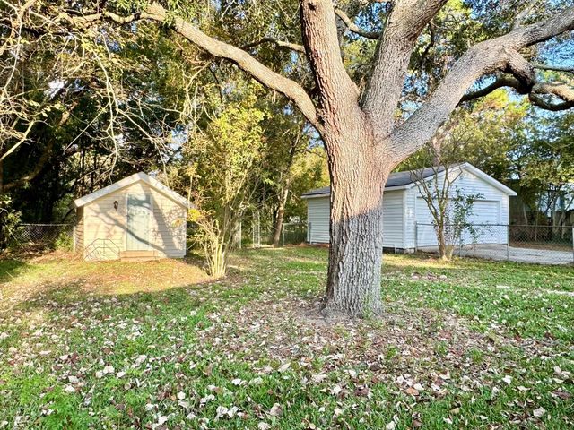 1201 Maple Street, La Marque, TX 77568