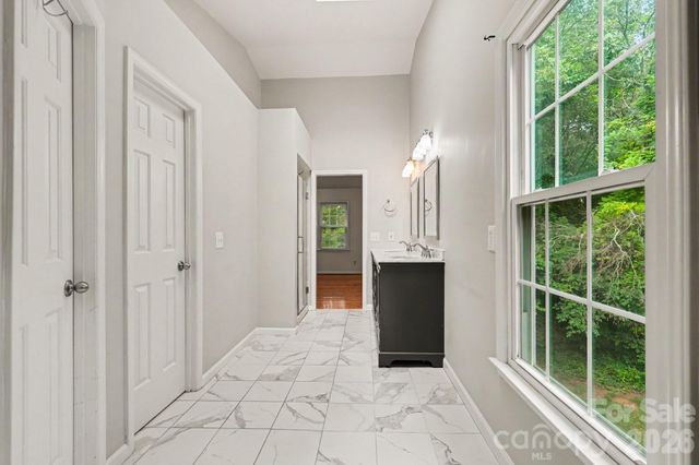 7104 Kinsmore Lane, Charlotte, NC 28269