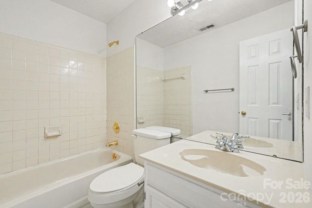 7104 Kinsmore Lane, Charlotte, NC 28269