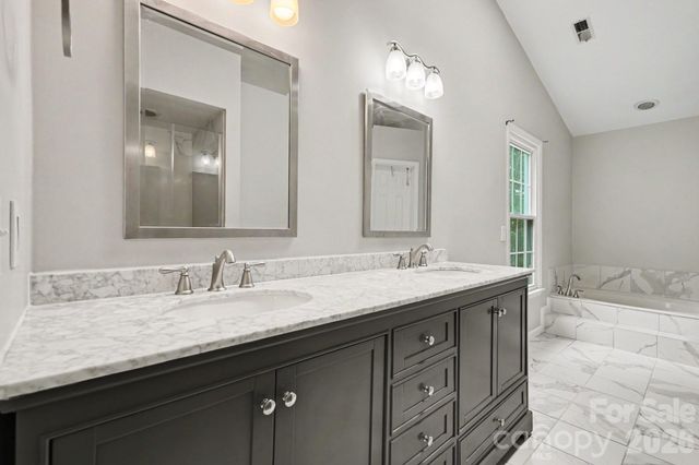 7104 Kinsmore Lane, Charlotte, NC 28269