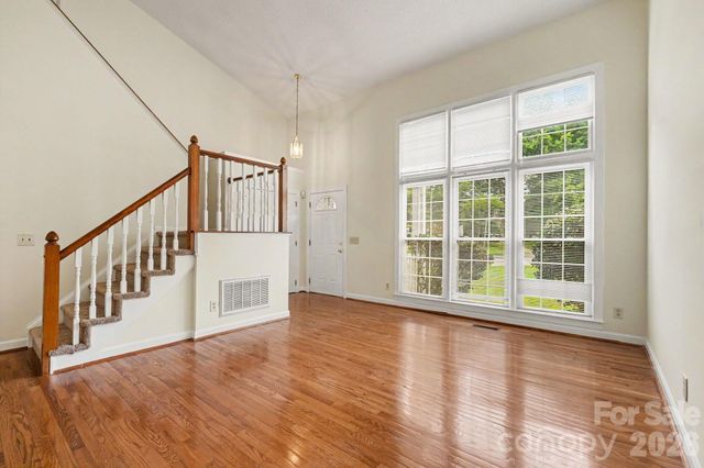 7104 Kinsmore Lane, Charlotte, NC 28269