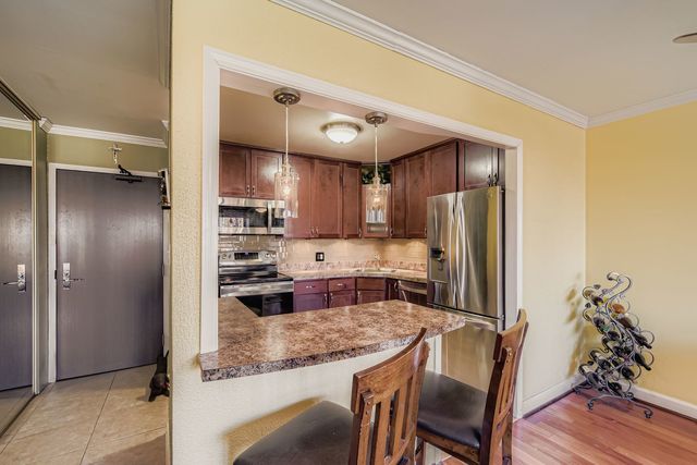 3930 N Pine Grove Avenue 805, Chicago, IL 60613