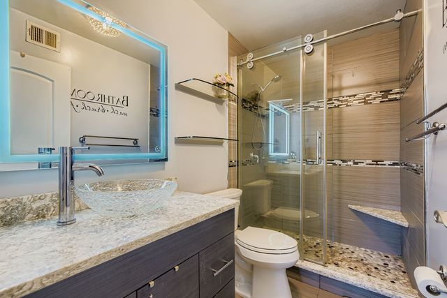 3930 N Pine Grove Avenue 805, Chicago, IL 60613