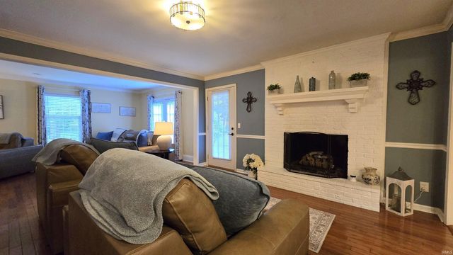 6105 E Oak Street, Evansville, IN 47715