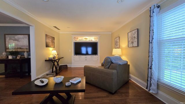 6105 E Oak Street, Evansville, IN 47715