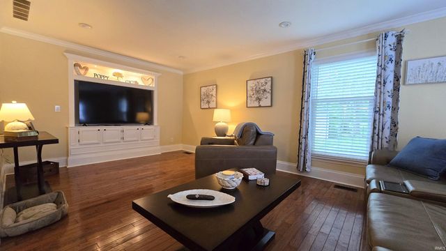 6105 E Oak Street, Evansville, IN 47715