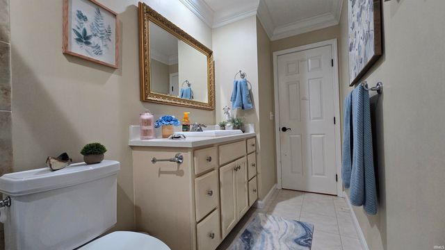 6105 E Oak Street, Evansville, IN 47715
