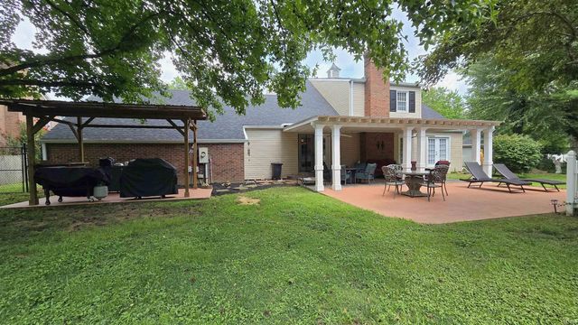 6105 E Oak Street, Evansville, IN 47715