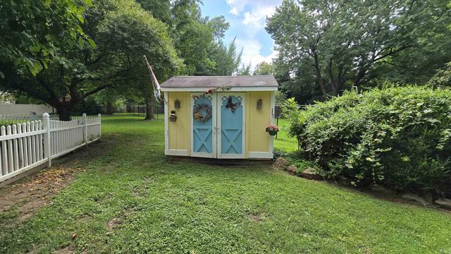 6105 E Oak Street, Evansville, IN 47715