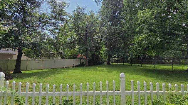 6105 E Oak Street, Evansville, IN 47715