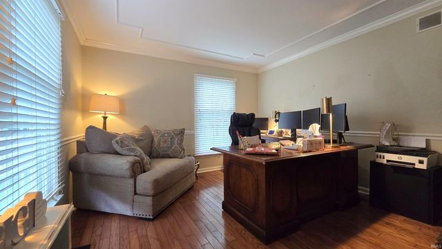 6105 E Oak Street, Evansville, IN 47715