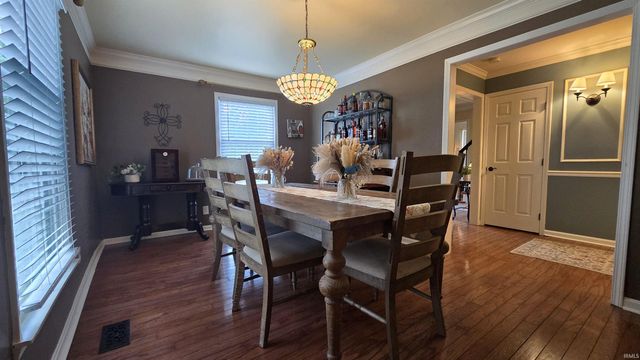 6105 E Oak Street, Evansville, IN 47715