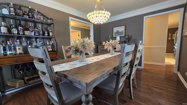 6105 E Oak Street, Evansville, IN 47715